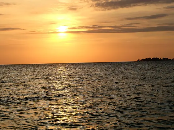 Matahari terbenam di laut Karimunjawa